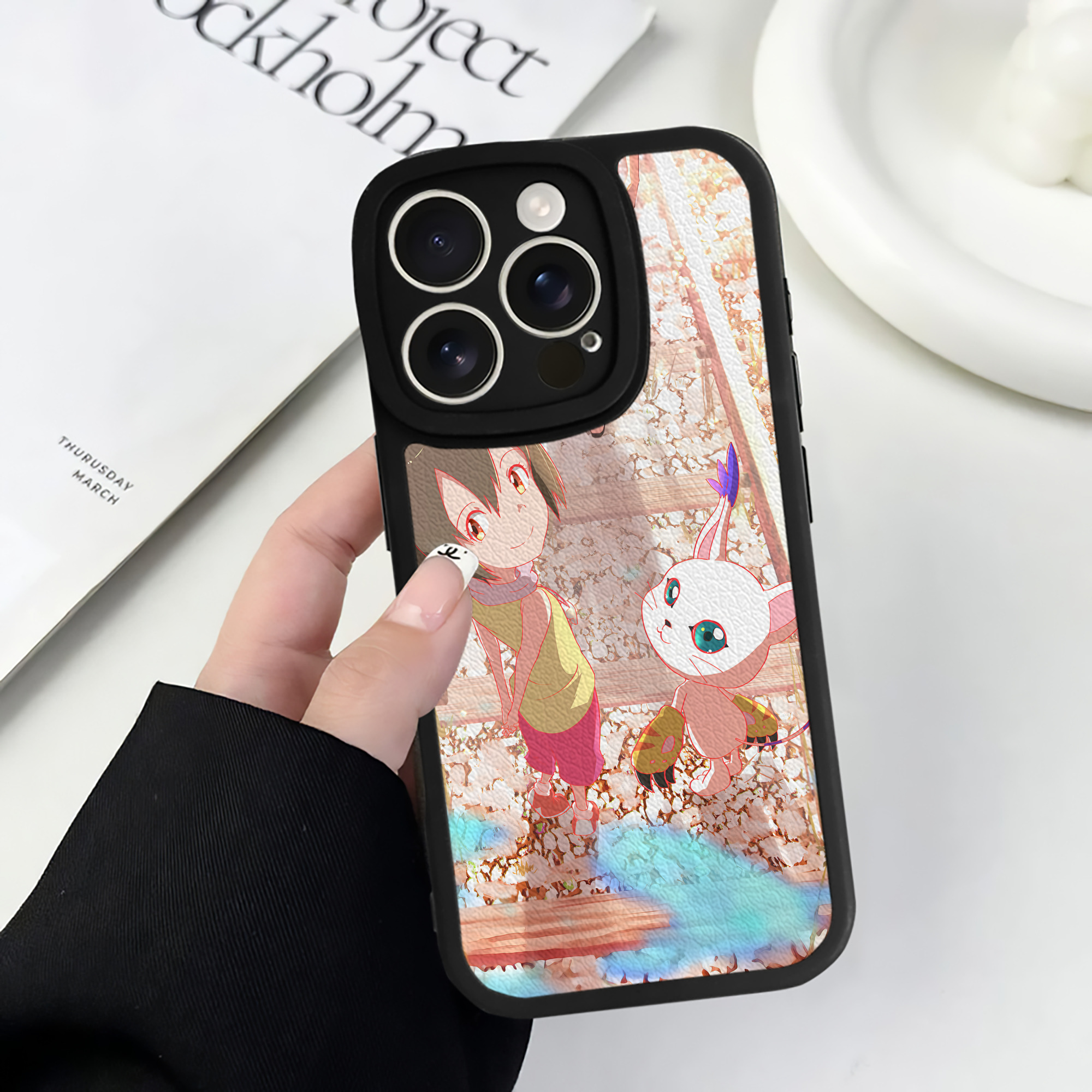 （画像用） Digimon デジタルモンスター/デジモン 【iPhone 16シリーズ対応】シリコンスマホケース（レザー調） 材質：シリコン